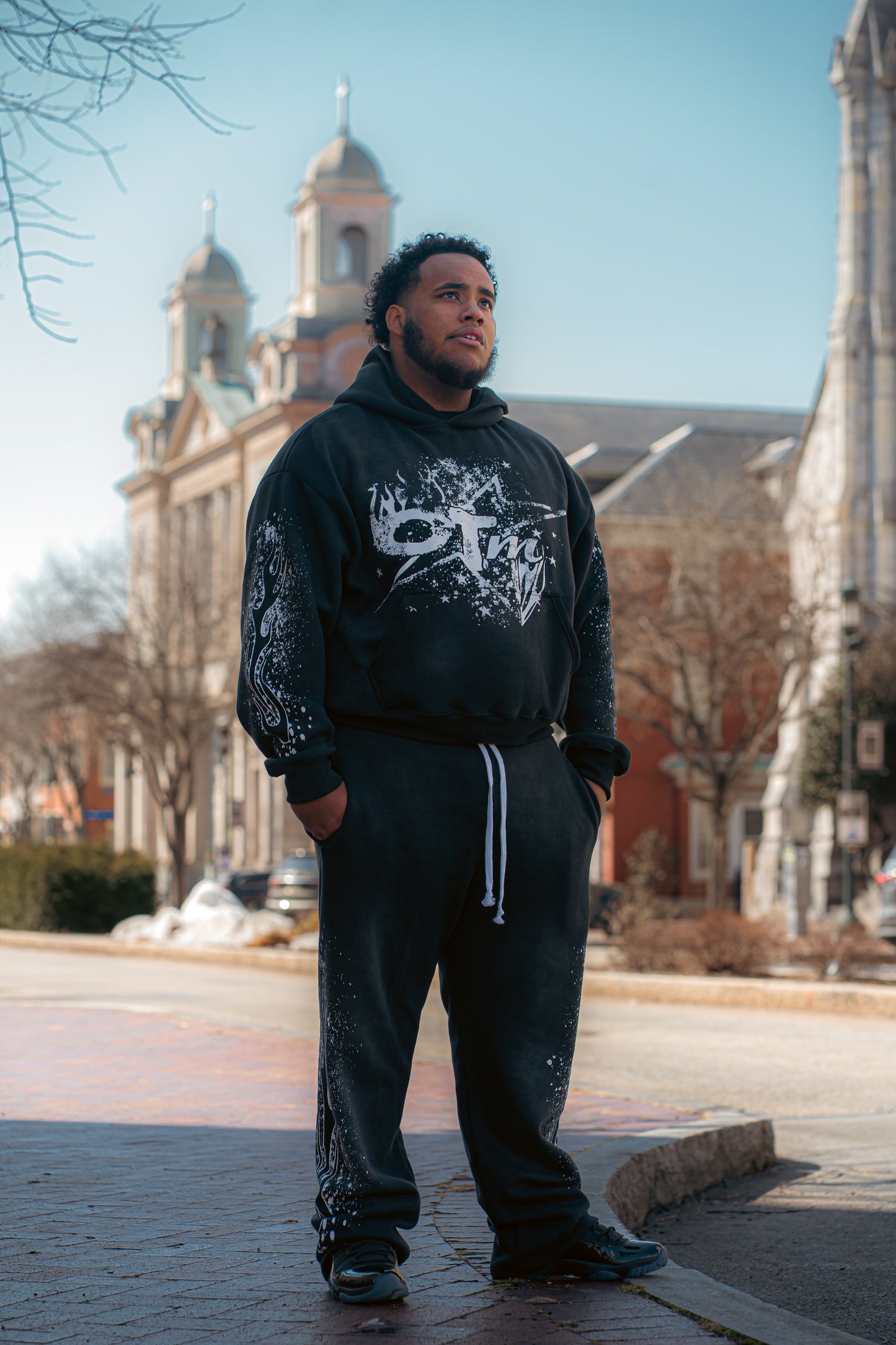 “UNCHARTED” SWEATS