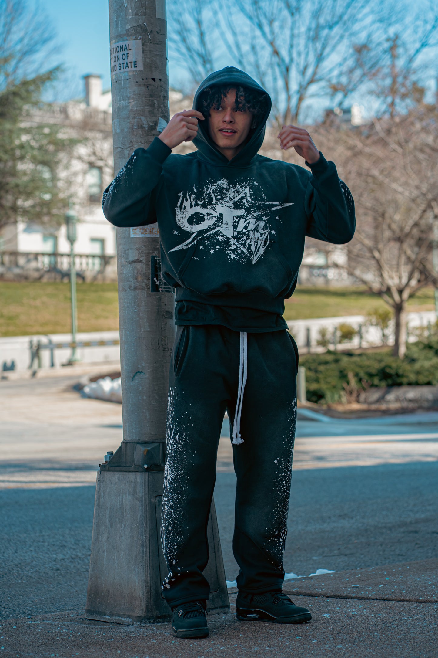 “UNCHARTED” SWEATS